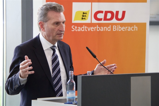 EU-Kommissar Günther Oettinger spricht bei Handtmann in Biberach - 7.3.16