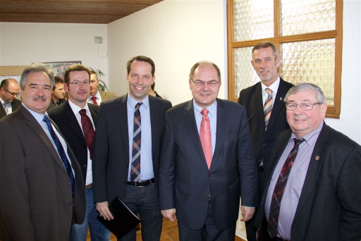 Landwirtschaftsminister Christian Schmidt diskutiert mit Landwirten in Laupheim - 1.3.16